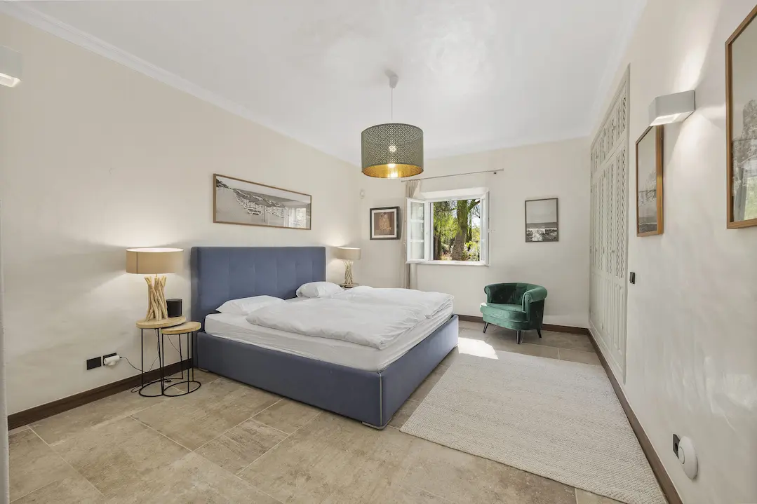 Luxury bedroom suite with private bathroom inside Villa Alegria Algarve