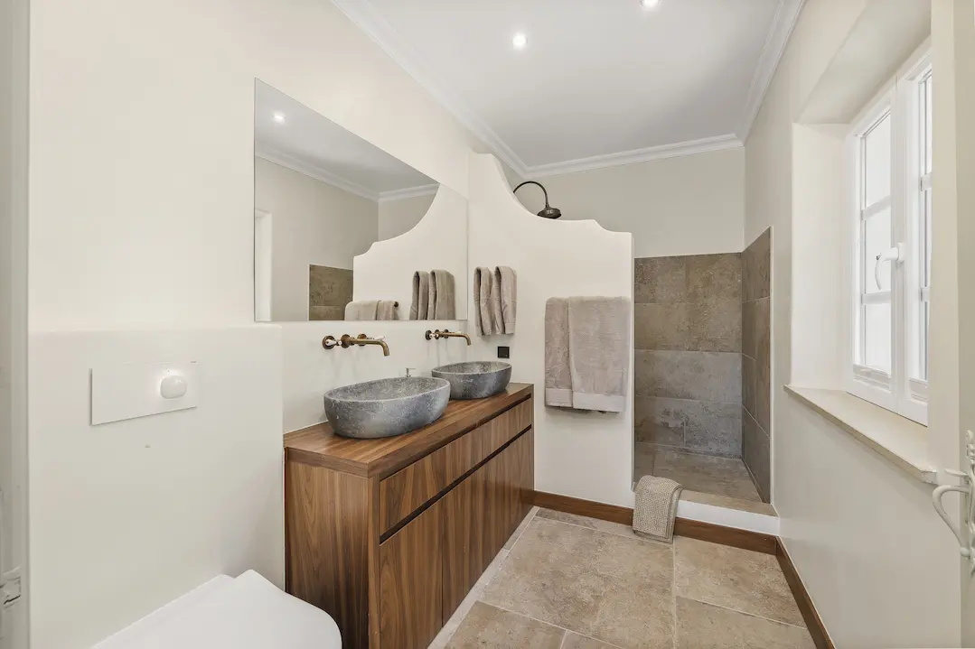 Contemporary bathroom with walk-in shower and premium finishes in Villa Alegria