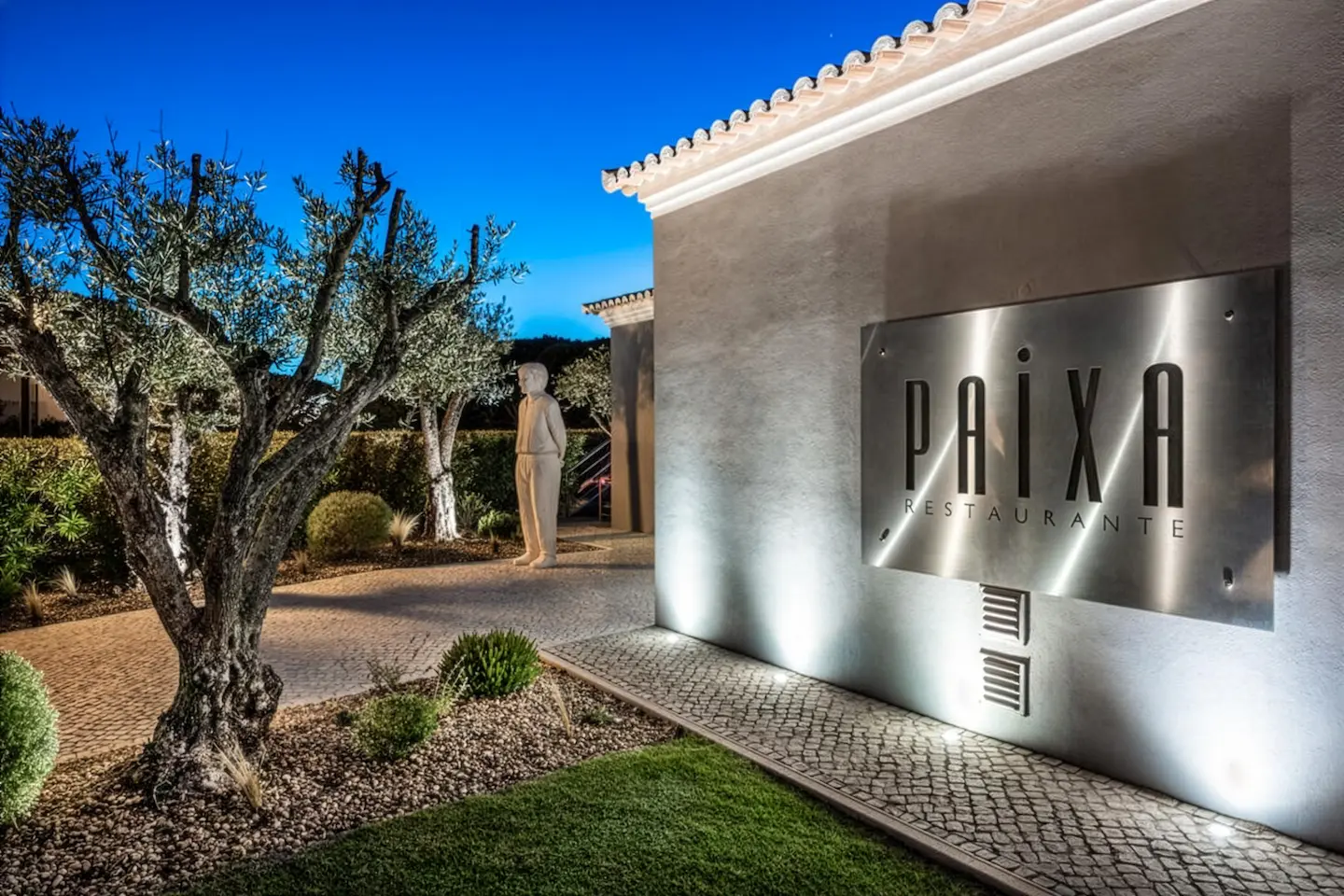 Paixa modern tapas restaurant in Vale do Lobo Algarve with contemporary architecture